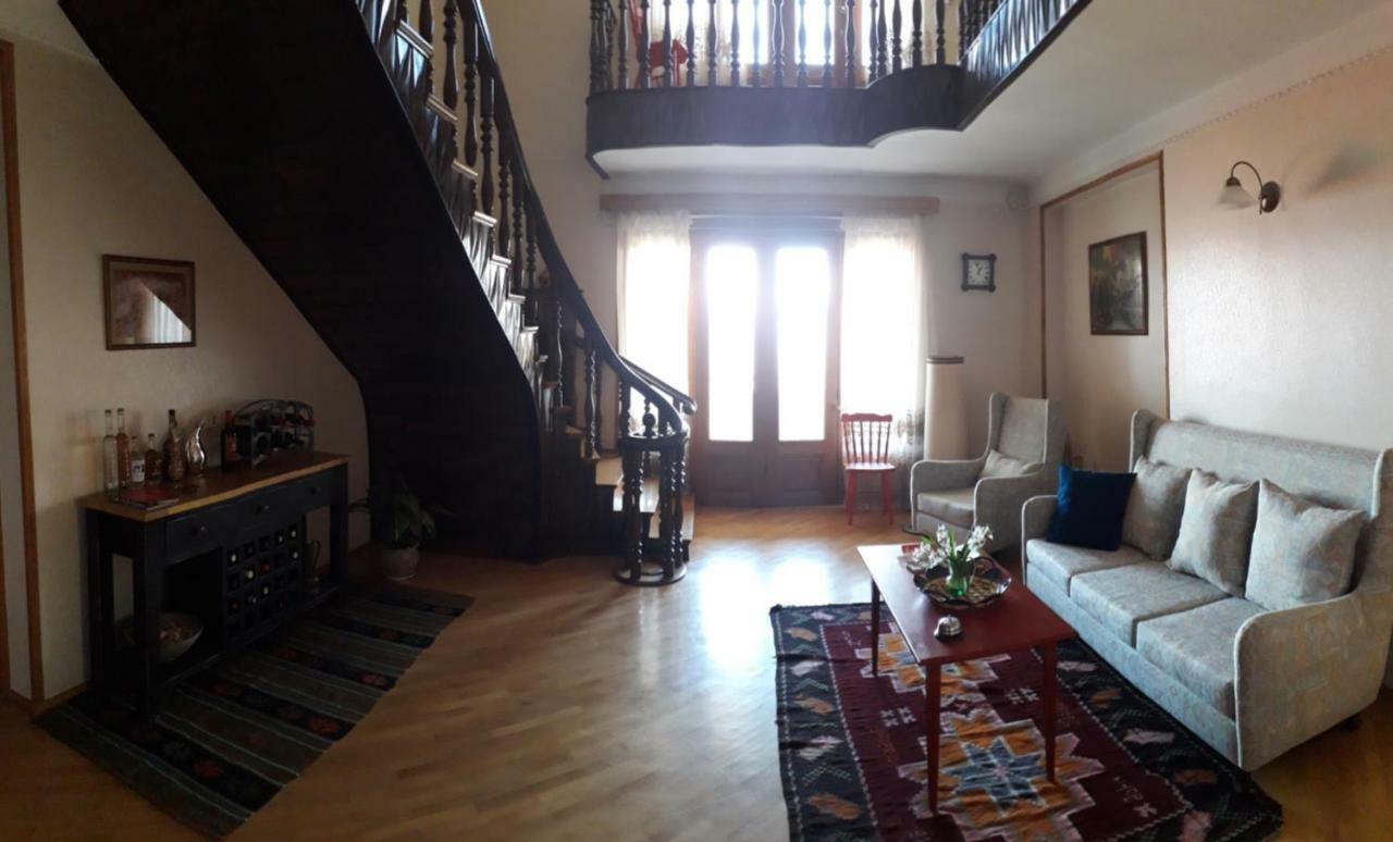 Omsi House 호텔 텔라비 외부 사진
