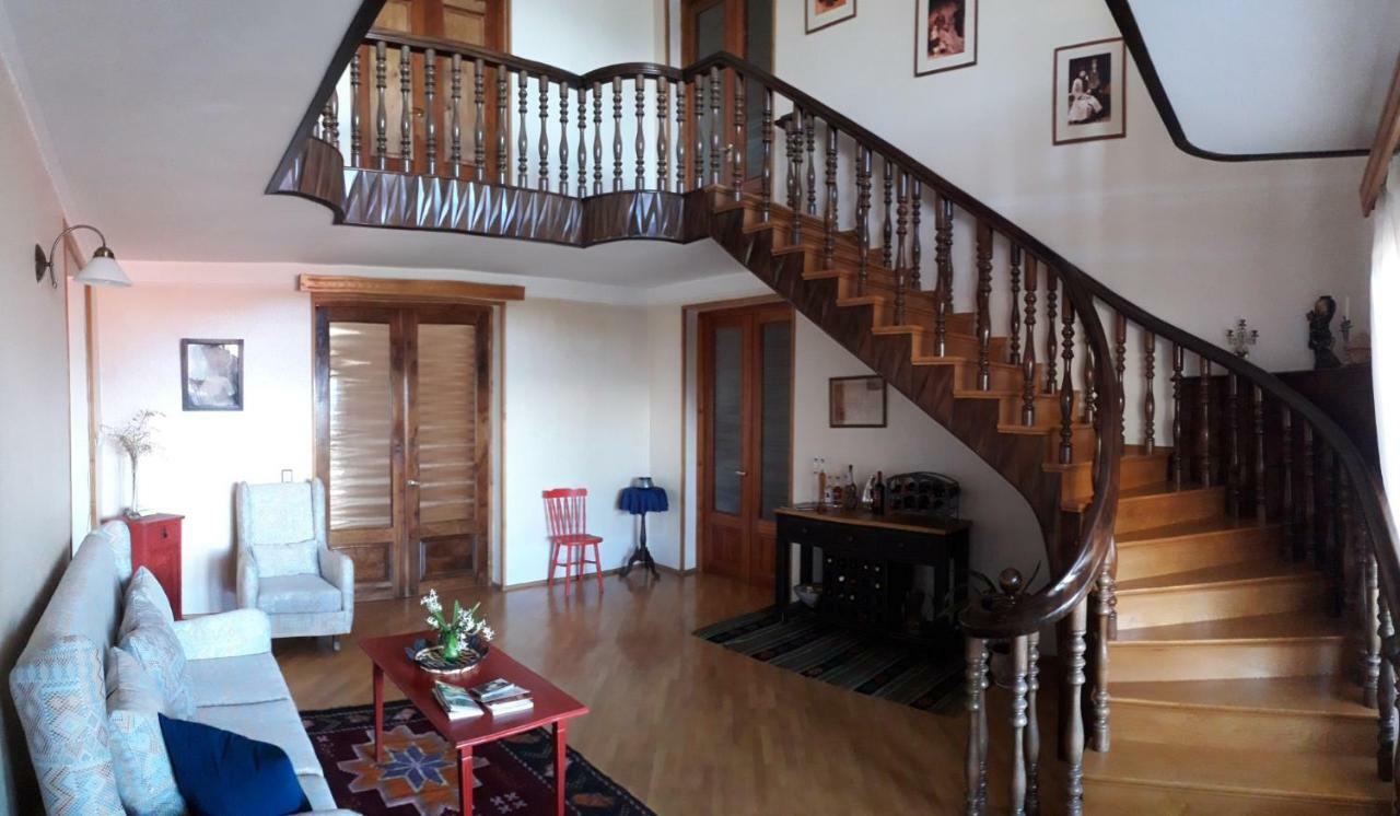 Omsi House 호텔 텔라비 외부 사진