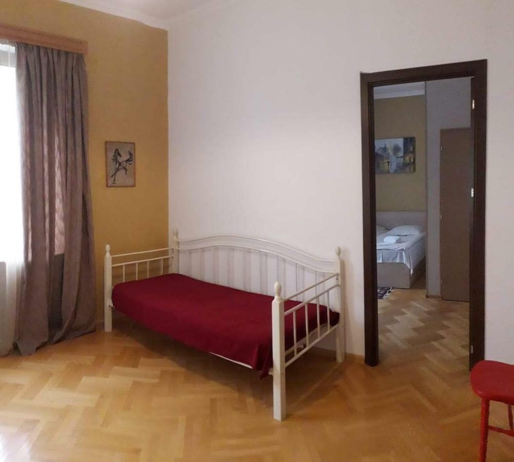 Omsi House 호텔 텔라비 외부 사진
